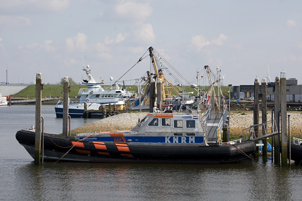 KNRM Koninklijke Nederlandse Redding Maatschappij hdr sar reddingsboot lifeguard scheepvaart zeevaart koopvaardij marine